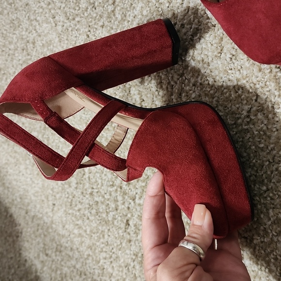 Heels - Picture 4 of 6